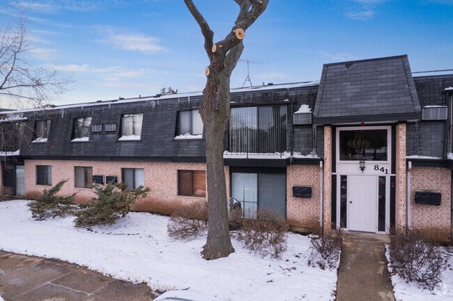 Building Photo - 830 Westmoreland Dr