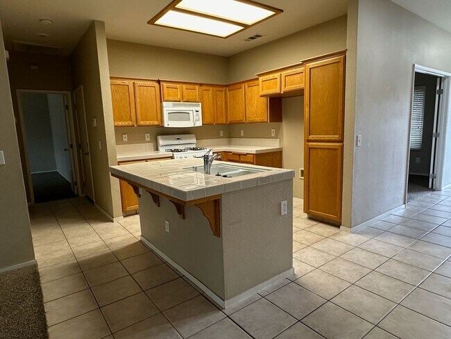 Foto del edificio - 3939 S. OAK VIEW ST - 3 BEDROOM 2 BATH - V...