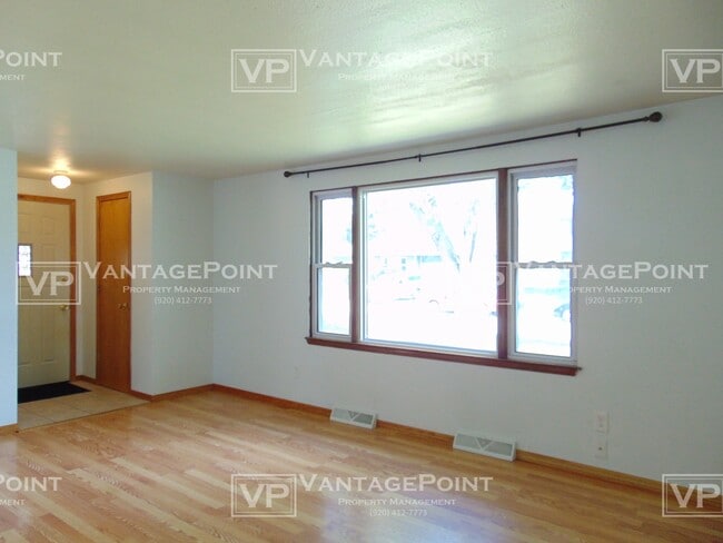 Building Photo - 624 Simonet St