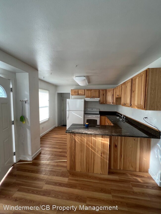 Building Photo - 2 br, 1.5 bath House - 225 F St SW