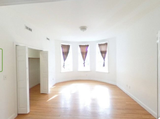 Building Photo - Perfect South Campus Apt for Boston University Students!