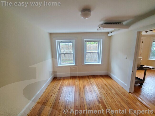 Foto del edificio - 156-158 Summer St Unit #B2