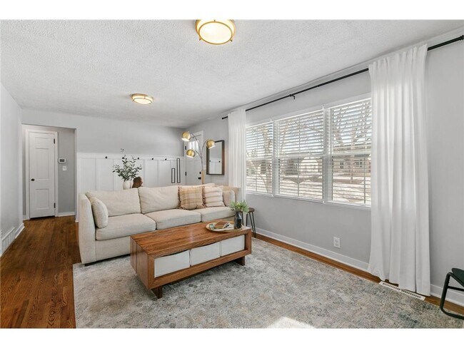 Foto del edificio - 6132 Upton Ave S