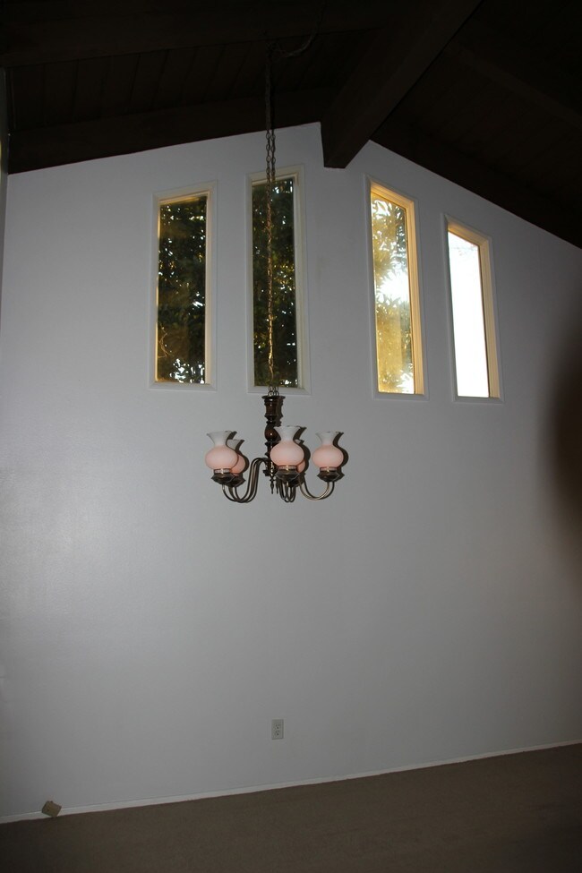 Foto del edificio - 2011 W Katella Ave