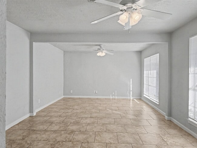 Building Photo - 9119 Glenbury Dr