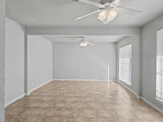 Foto del edificio - 9119 Glenbury Dr