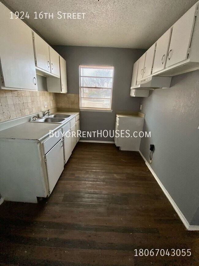 Building Photo - $499 Move-In Special (+ admin fee) + $0 De...