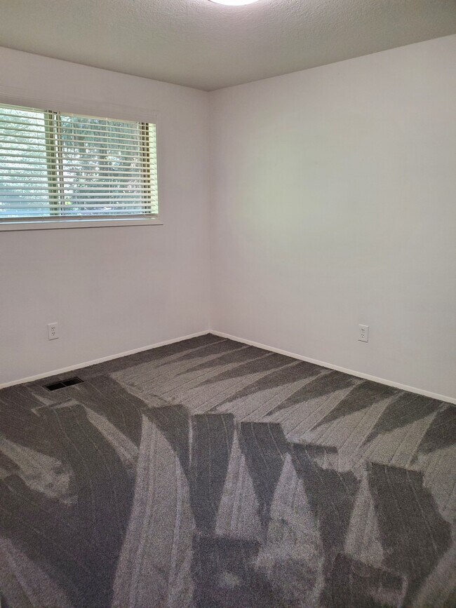 Upstairs bath - 11775 SW Schollwood Ct