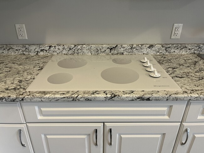 Building Photo - 680 Ontario St