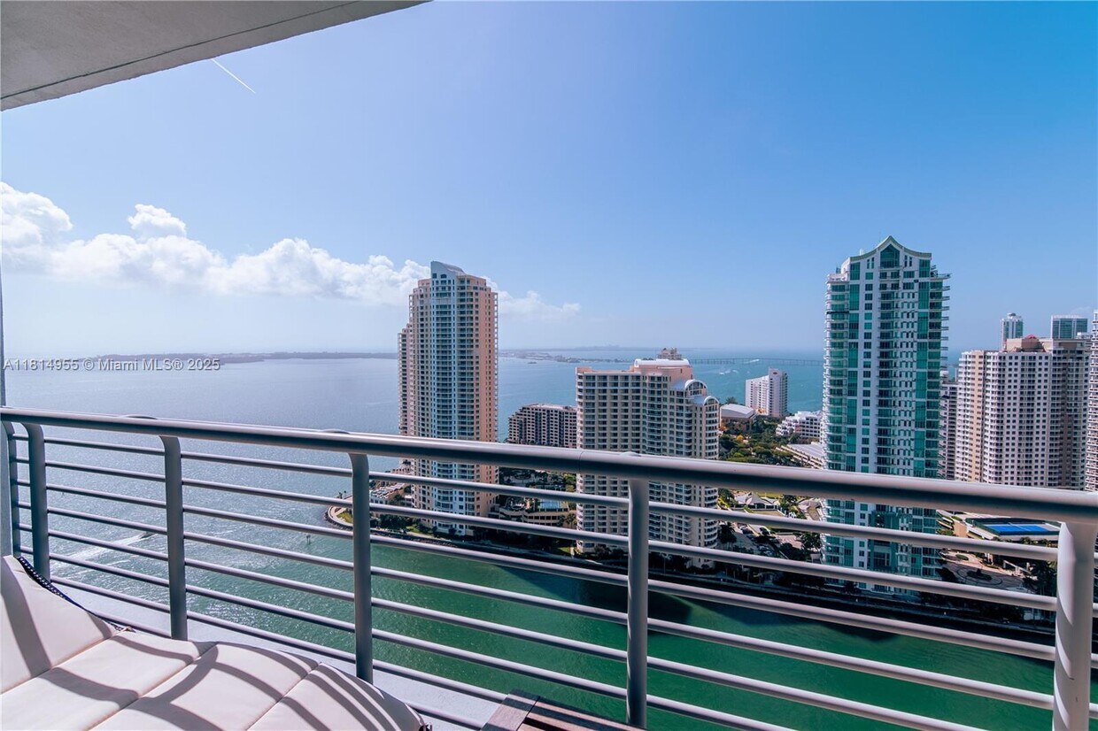 Primary Photo - 335 S Biscayne Blvd