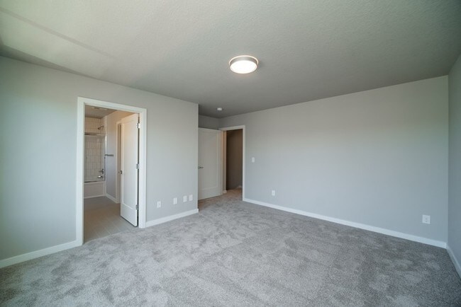 Building Photo - 4054 SE Holgate Blvd