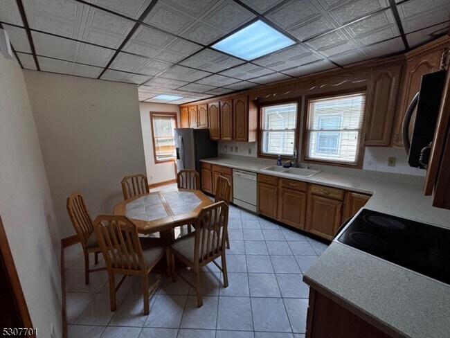 Building Photo - 42 Trenton Ave