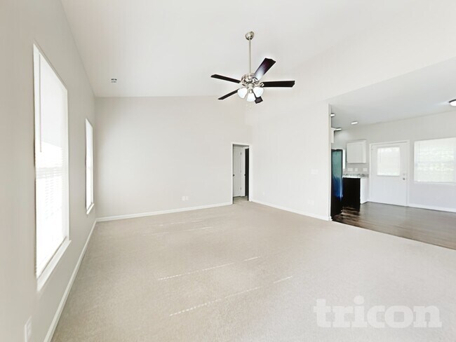 Foto del edificio - 2897 Shady Ln Ave