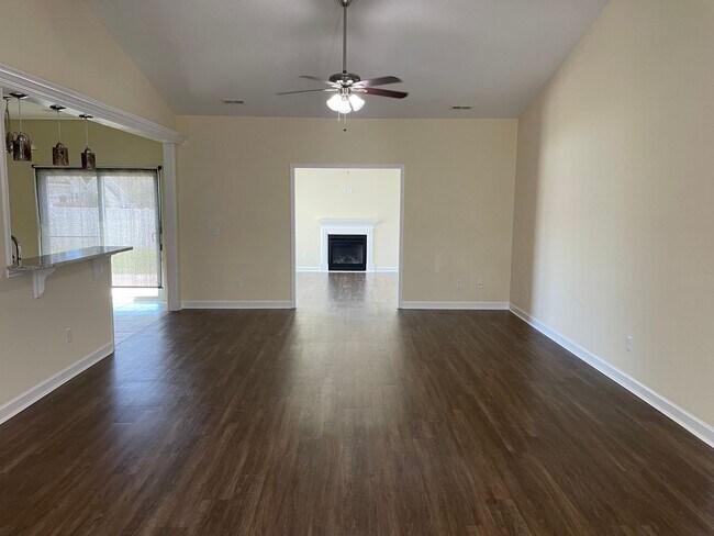 Foto del edificio - 3 Bedroom 2 Bathroom House with Large Fenc...