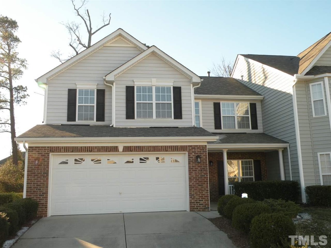 Primary Photo - 220 Joshua Glen Ln
