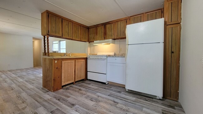 Foto del edificio - 2 Bed | 1 1/2 Bath | Fenced & Gated 1/4 Acre of land