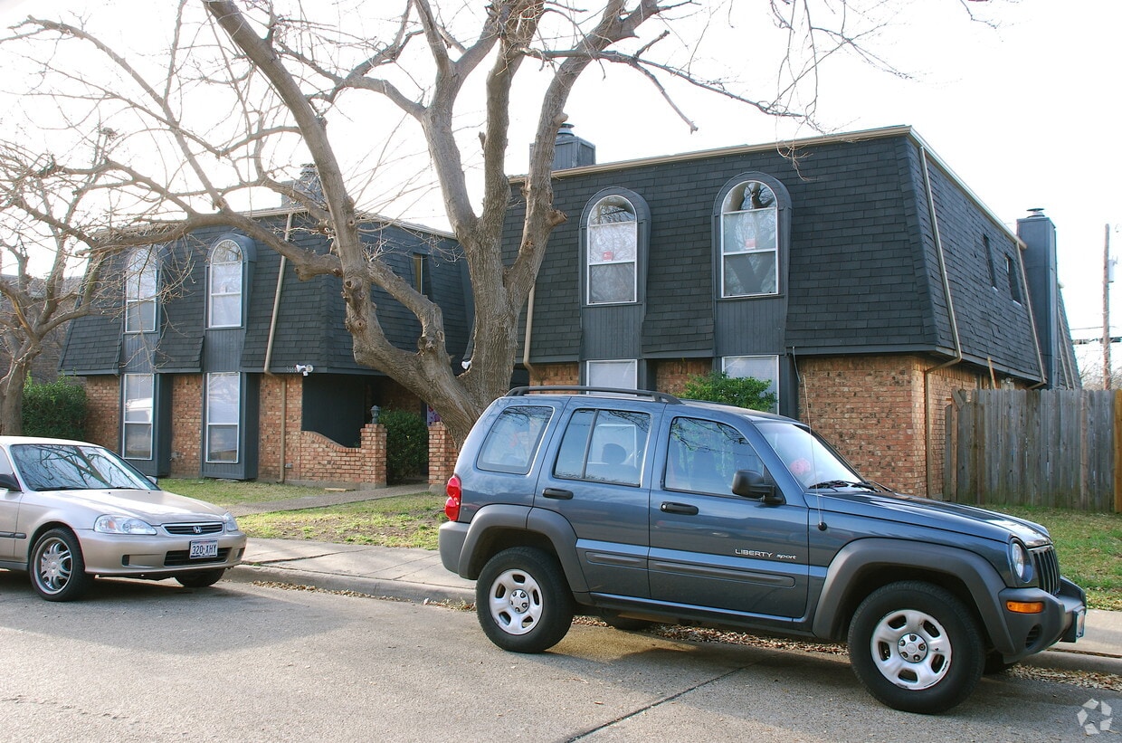 Building Photo - 3660 Rickshaw Dr