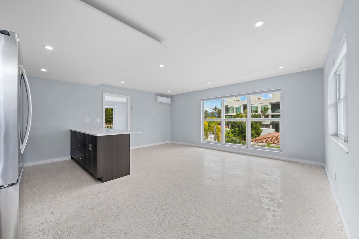 Photo - 3220 NE 7th Pl (Pompano Beach, FL)