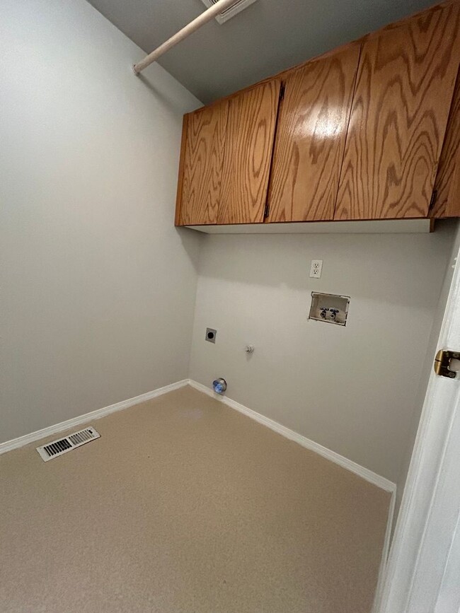 Building Photo - 3 Bedroom Townhouse near Vancouver Mall!