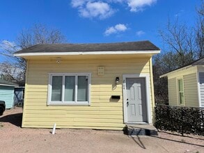 Building Photo - 2704 Brewster St