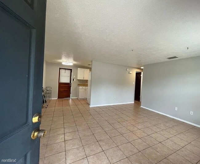 Building Photo - 3 br, 3 bath House - 2890 Creekbend Drive