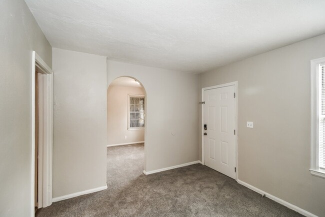 Building Photo - 1130 Saratoga Blvd