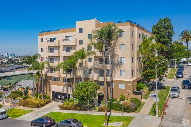 Building Photo - Hoover Hilltop