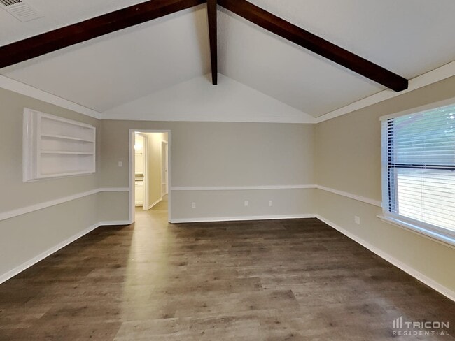 Building Photo - 820 Vaughn Dr