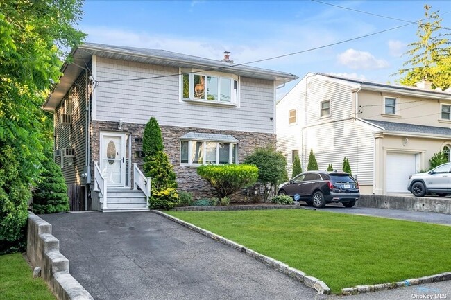 Building Photo - 49 Neulist Ave