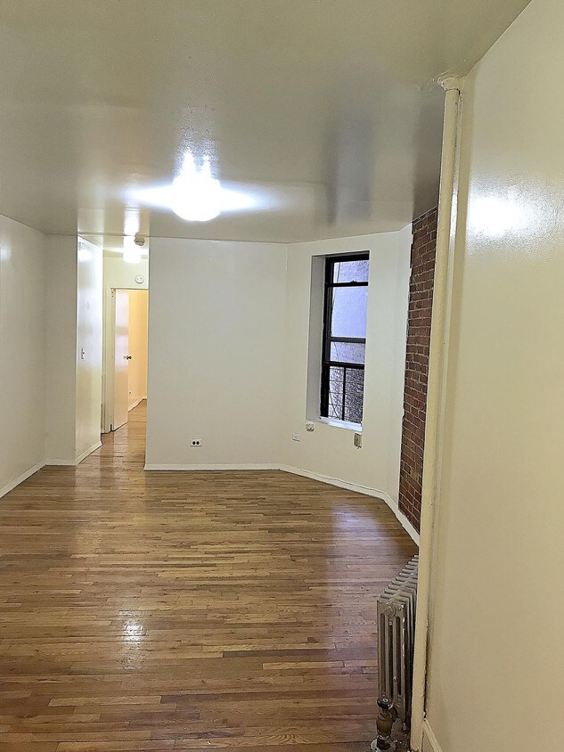 Foto principal - 220 W 106th St