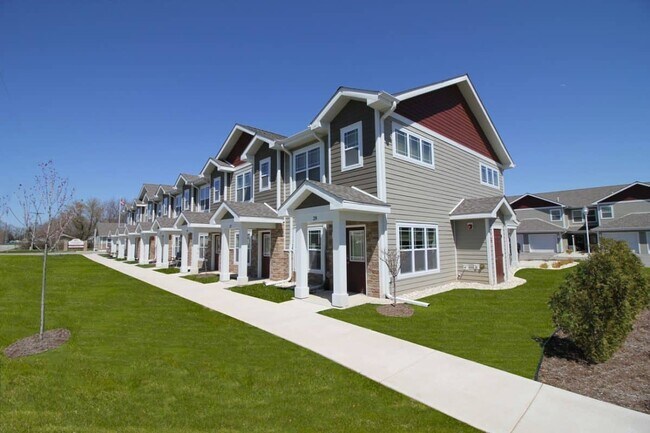 Foto del edificio - Whispering Echoes Townhomes