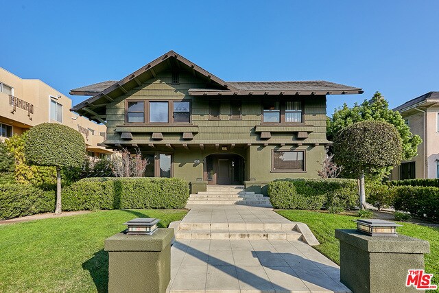 Foto principal - 658 S Bronson Ave