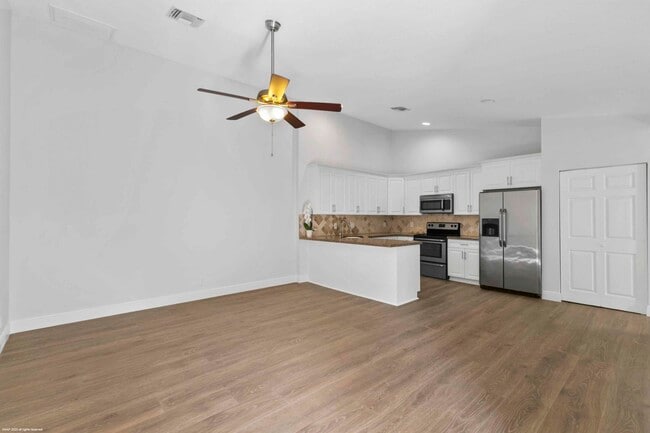 Building Photo - 1120 Hyacinth Pl