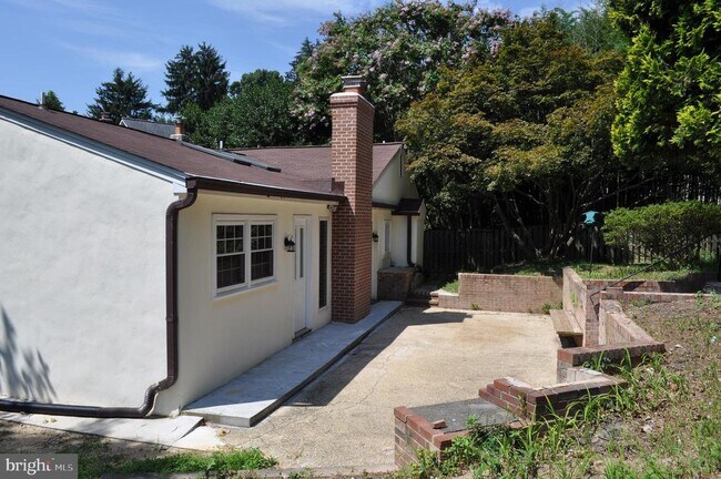Foto del edificio - 4302 Locust Ln