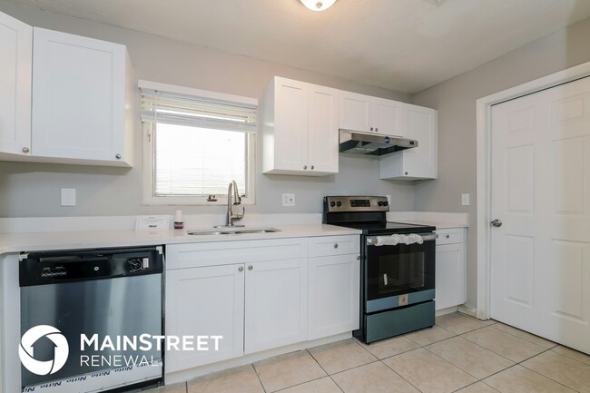 Building Photo - 3607 27th Ave W