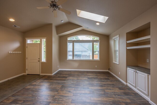 Foto del edificio - One Level Ranch Home - Three Bedrooms with Central Air / No HOA