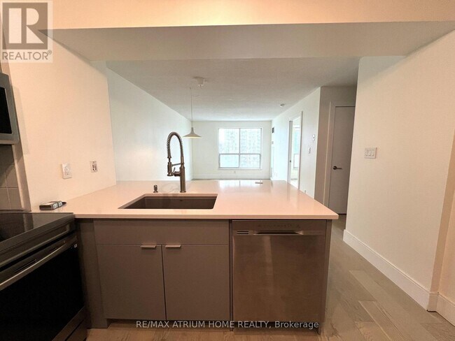Building Photo - 410 Queens Quay W