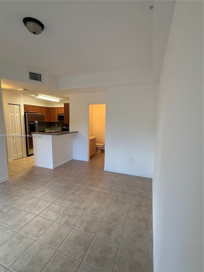 Building Photo - 906 SW 143rd Ave
