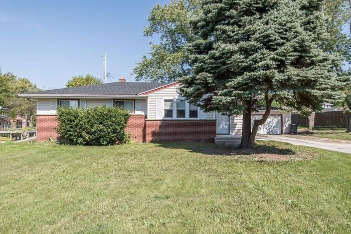 Primary Photo - Newly Remodeled Ranch Style Home