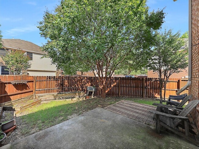 Building Photo - 5004 Rain Forest Dr