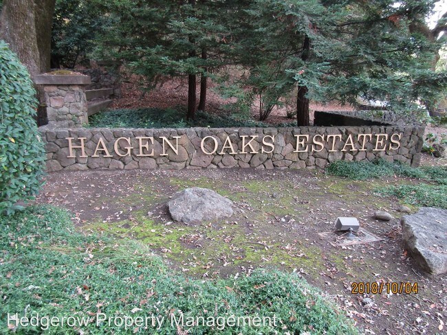 Building Photo - 4 br, 4 bath House - 2 Old Coach Road