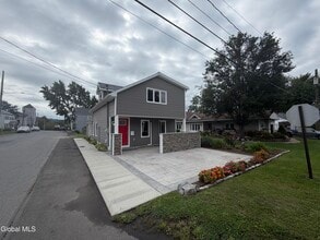Building Photo - 27 7th St