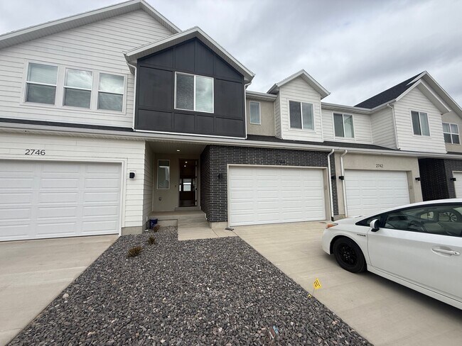 Foto del edificio - Mapleton TownHome