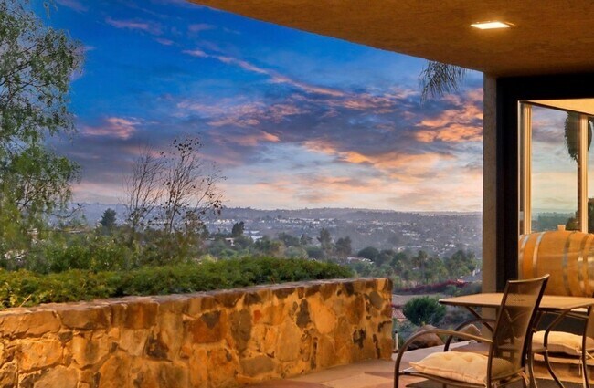 Foto del edificio - 2073 Elevado Rd