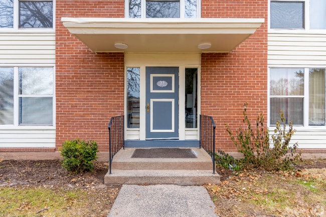 Building Photo - 14 Revere Dr