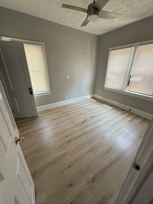 Foto del edificio - 13509 Edgewood Ave