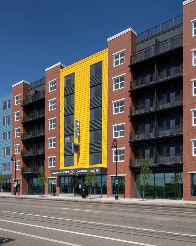 Building Photo - 409 Elm St