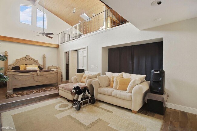 Building Photo - 3 br, 2 bath House - 1751 Chaparral Way