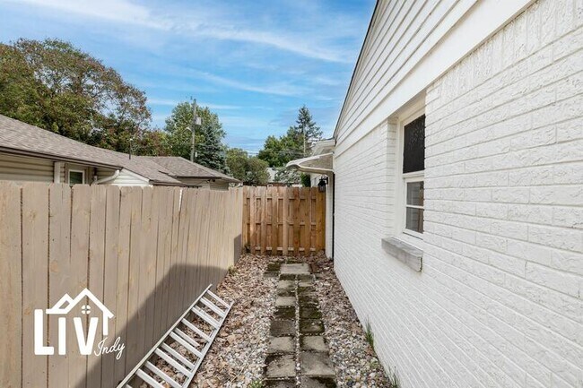 Building Photo - 5849 Brouse Ave