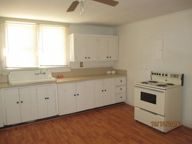 Building Photo - 306 W Church Street